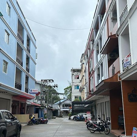 Sure Guesthouse Kamala Beach Exterior photo